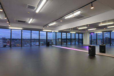 木更津駅東口ロータリー隣接のビル10階キレイな夜景を堪能できるダンススタジオ